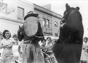 El ruso de la pandereta, Jorge Manriquez Centeno en Café Naranjo, Épicas del Sur, Naranjo Press